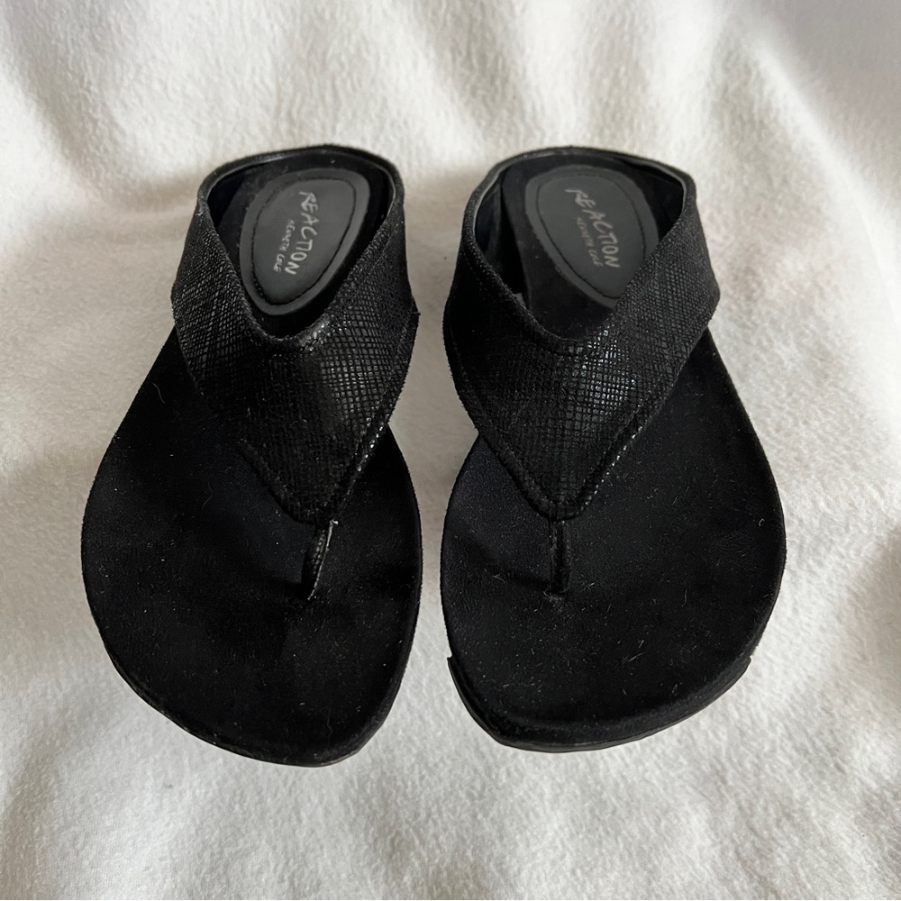 NWOB Kenneth Cole Vegan Suede Flip Flop Sandals - Picture 8 of 12